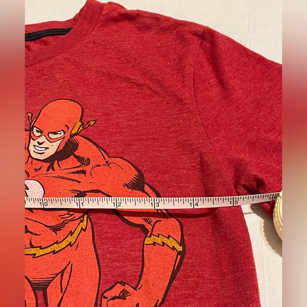 Excellent DC Comics Flash T-shirt Distressed Red Youth Medium - Picture 10 of 10